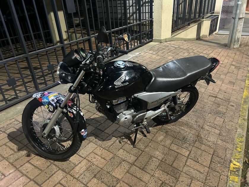 Dupla é detida pela PM com moto adulterada no Jardim Cruzeiro do Sul