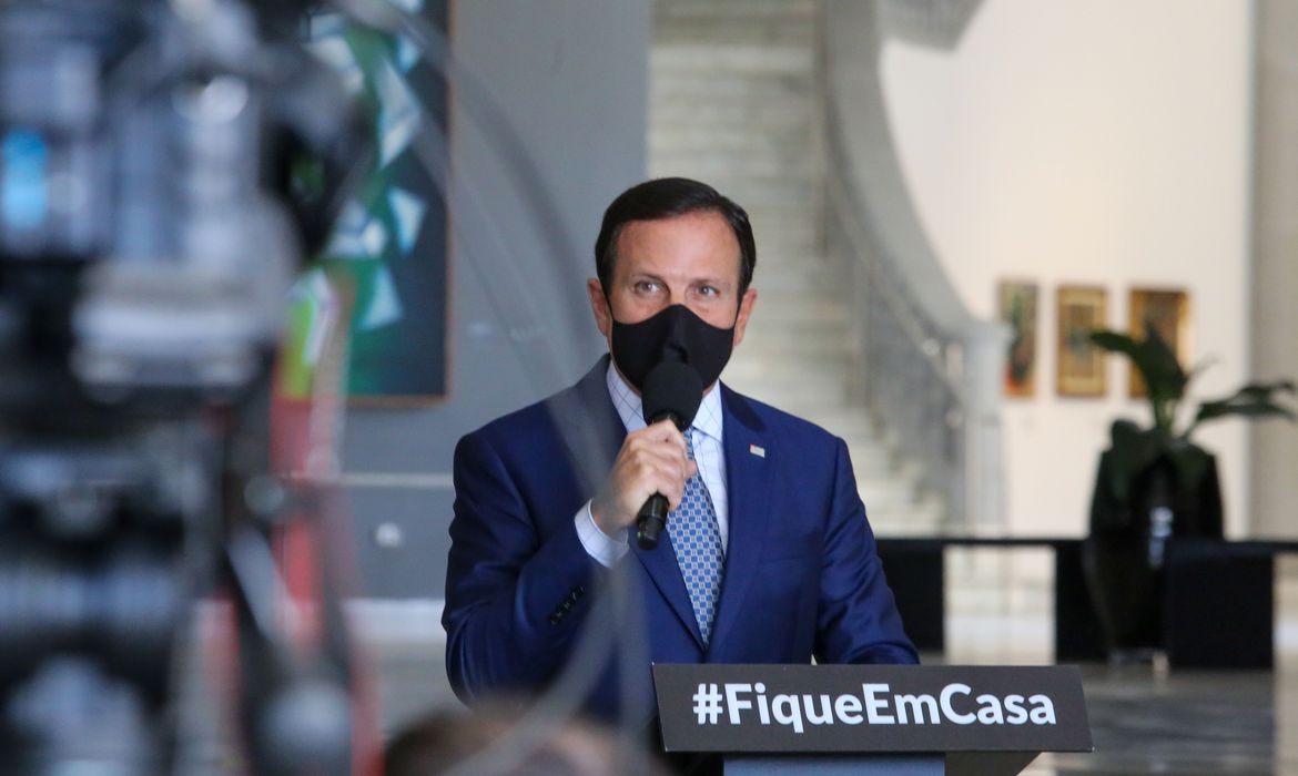 Governo de SP inicia vacinação contra coronavírus em 25 de janeiro