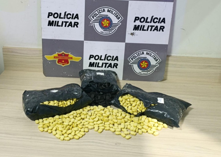 Dupla é detida pela PMRV com 5 mil comprimidos de ecstasy e MDMA na SP-310 em Araraquara