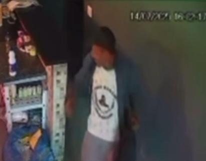 VÍDEO: Ladrão é flagrado furtando pizzaria no Jardim Santa Júlia