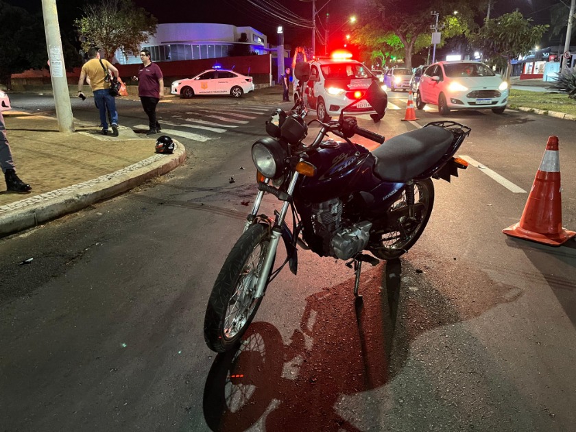 Colisão entre duas motos deixa 3 feridos no Centro de Araraquara