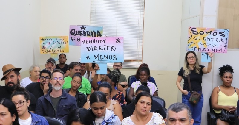 Moradores do Oitis cobram justiça e novas casas; ‘o lugar é inabitável’
