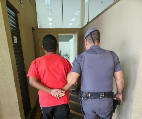 PM prende homem condenado a 12 anos por roubo no Parque São Paulo