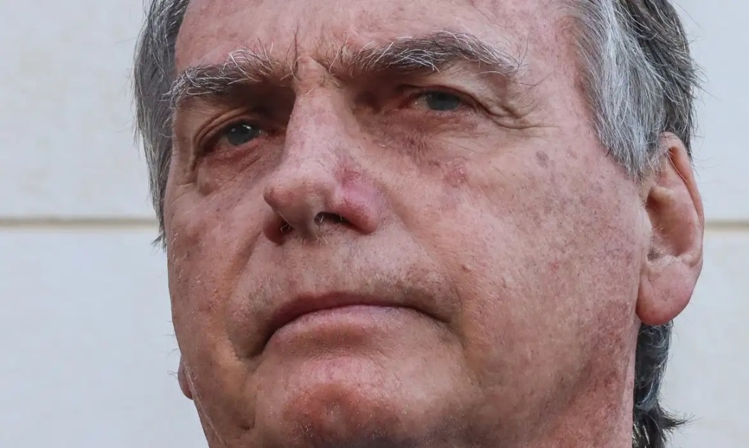 Bolsonaro em prisão domiciliar: veja o que ele está proibido de fazer
