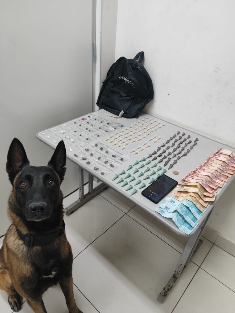Dupla é detida com drogas após nova ação do BAEP Canil no mesmo ponto de tráfico no Jardim São Rafael