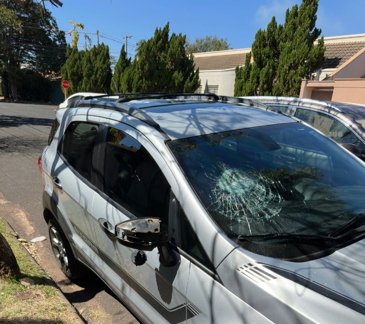 Empresário é ameaçado de morte por homem com machadinha e tem carro danificado na Vila Harmonia