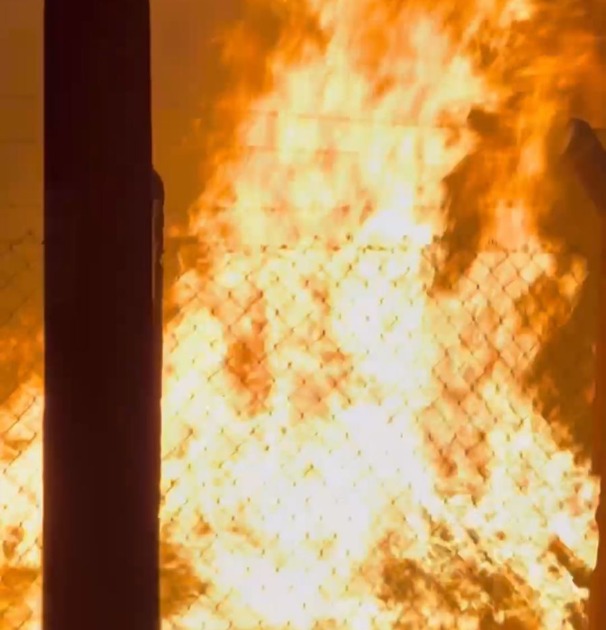VÍDEO: Incêndio atinge terreno ao lado da Casa do Hip - Hop no Jardim América