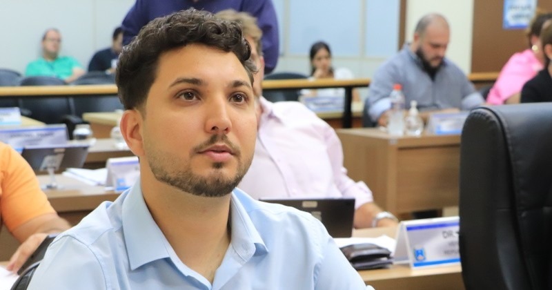 Defesa de vereador de Araraquara alega perda de prazo em processo de cassação; Câmara mantém sessão