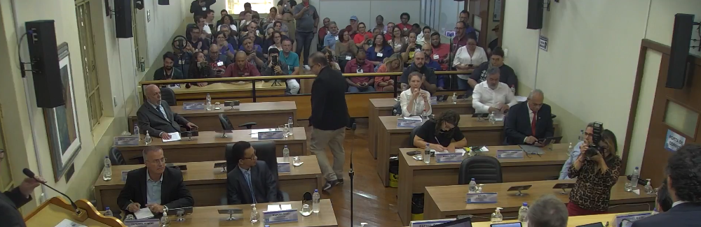 Veja a sessão agora! Câmara vota cassação sem a presença de Emanoel Sponton