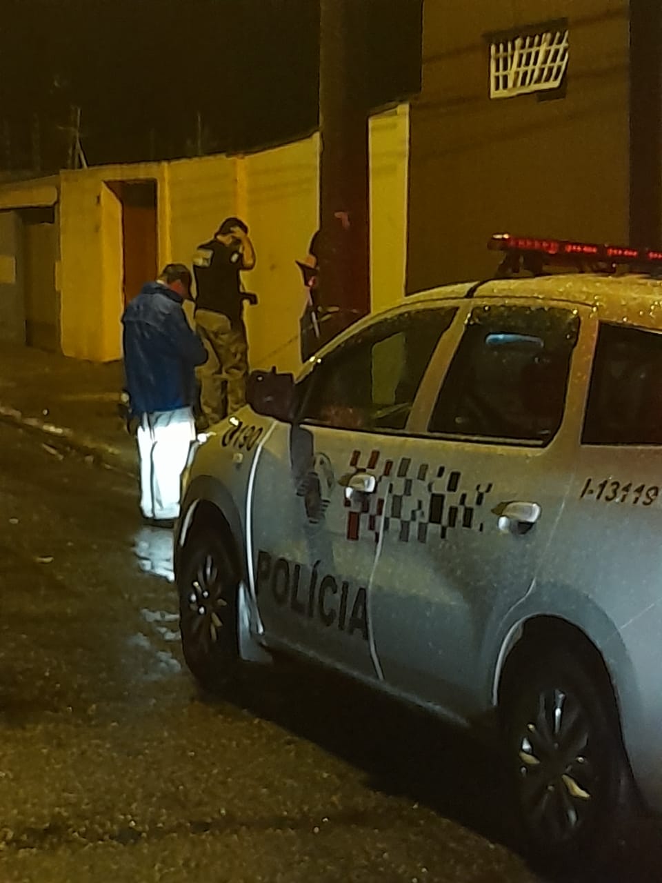 Motociclista é baleado, bate em poste e morre no Quitandinha