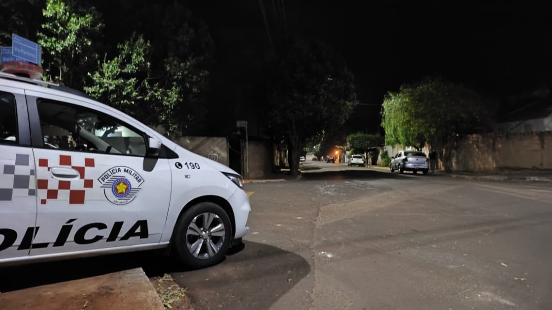 Pedreiro de Trabiju que esfaqueou ladrão para defender a esposa de tentativa de assalto é solto após audiência de custódia