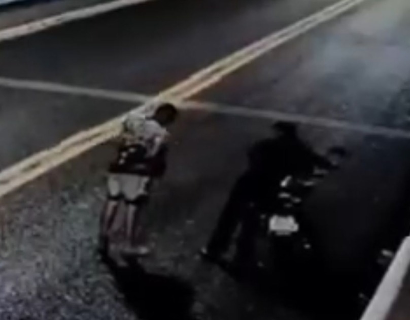 VÍDEO: Dupla é presa pela GCM com moto furtada no Centro de Araraquara