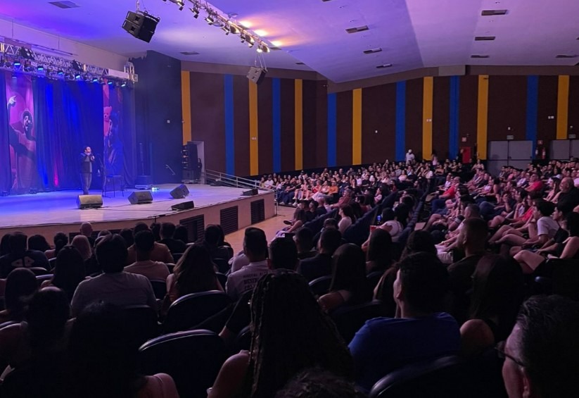 Show de Raphael Ghanem faz sucesso e lota duas sessões em Araraquara