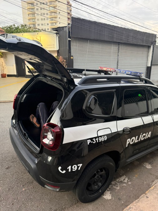 Polícia Civil de Ibitinga resgata adolescente de 13 anos e prende jovem após namoro virtual em Barueri