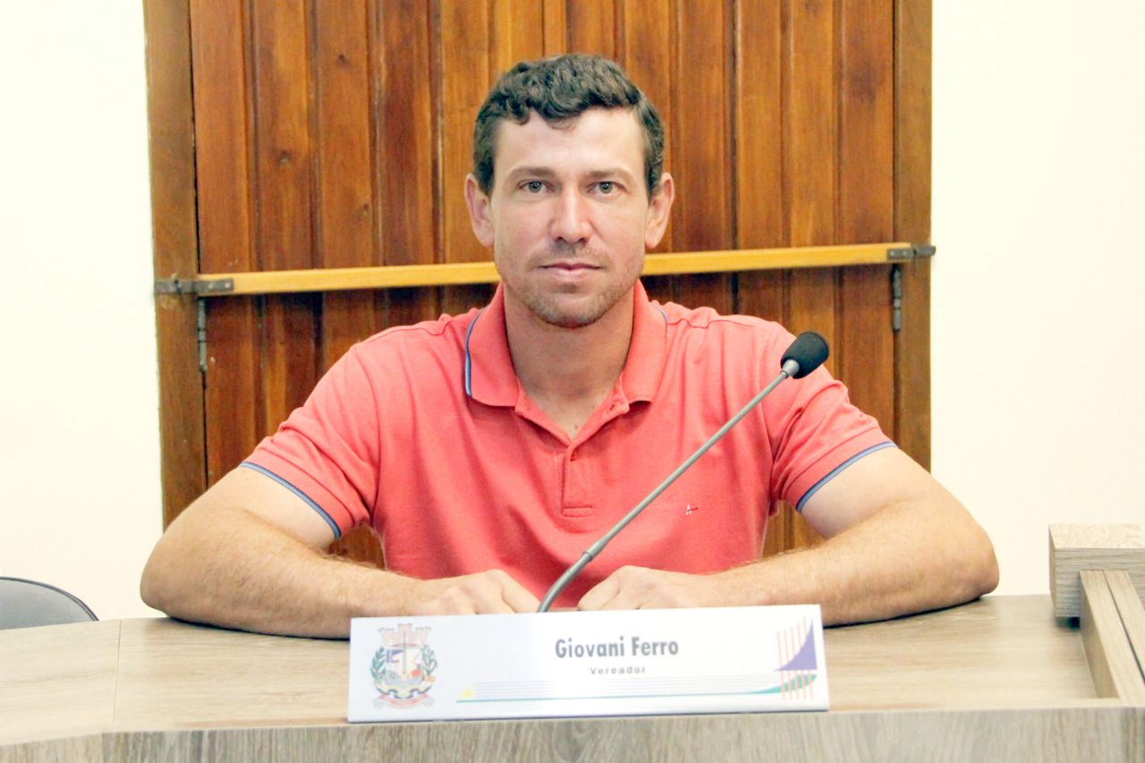 Eleito presidente da Câmara, Giovani Ferro é o prefeito interino de Trabiju