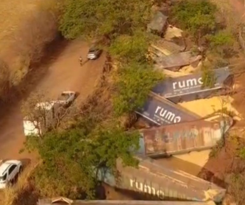 Novo descarrilamento termina com 30 vagões tombados na Chácara Flora