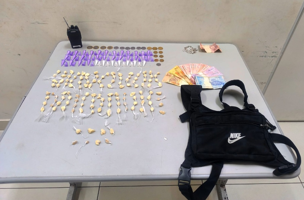 Adolescente é detido pela PM com drogas, dinheiro e rádio comunicador no Vale do Sol