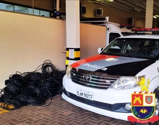 Carro abandonado com 900 metros de fios furtados é encontrado pela PM em Bueno