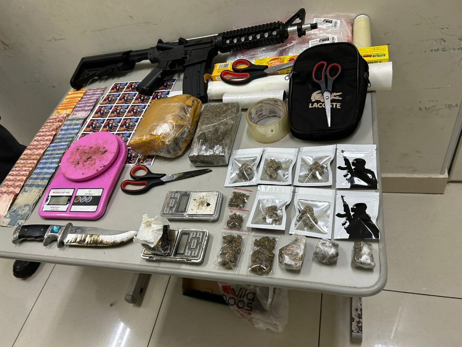 PM prende homem com maconha, drogas sintéticas e simulacro de fuzil no Altos de Pinheiros ll