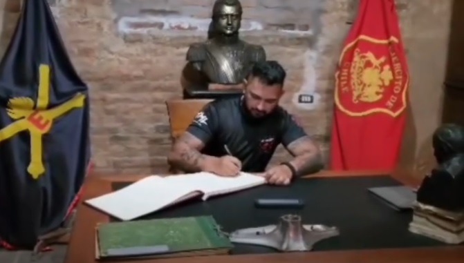 Instrutor de Araraquara entra para o Livro de Honra do Exército Chileno