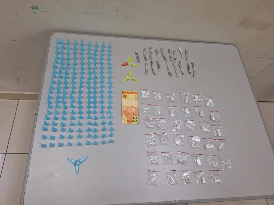 PM prende homem com cocaína, maconha e crack em ponto conhecido de tráfico no Jardim São Rafael ll