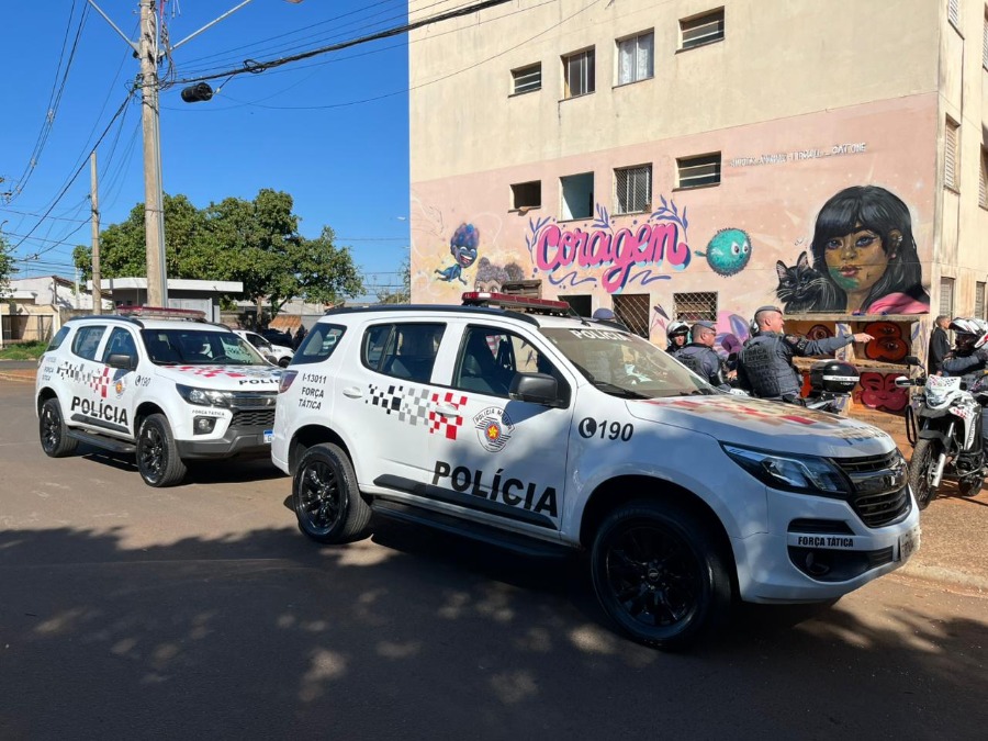 Operação Matricial: Helicóptero Águia apoia ação com 50 policiais no Residencial dos Oitis, em Araraquara