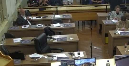 Vereadores da base deixam plenário durante fala de pai sobre fim do ensino integral em Araraquara
