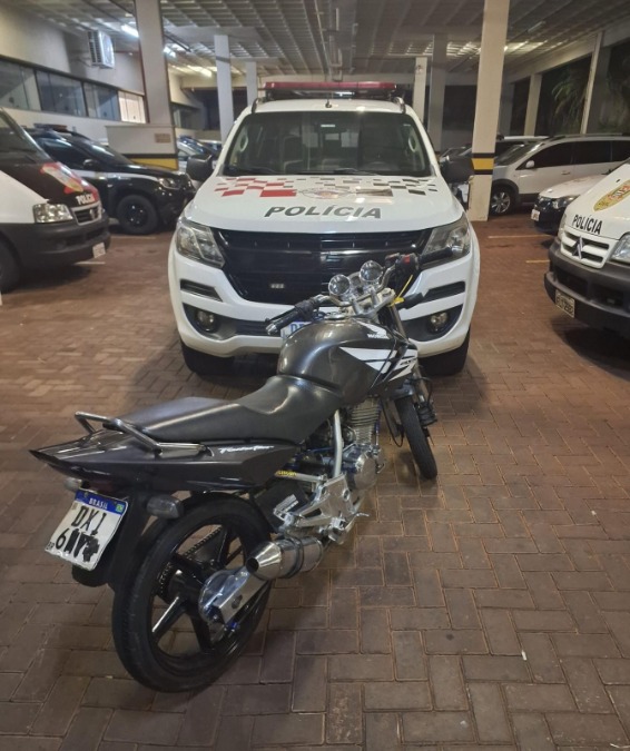 Menor foge da PM com moto adulterada, avança sinais vermelhos e cai durante acompanhamento em Araraquara