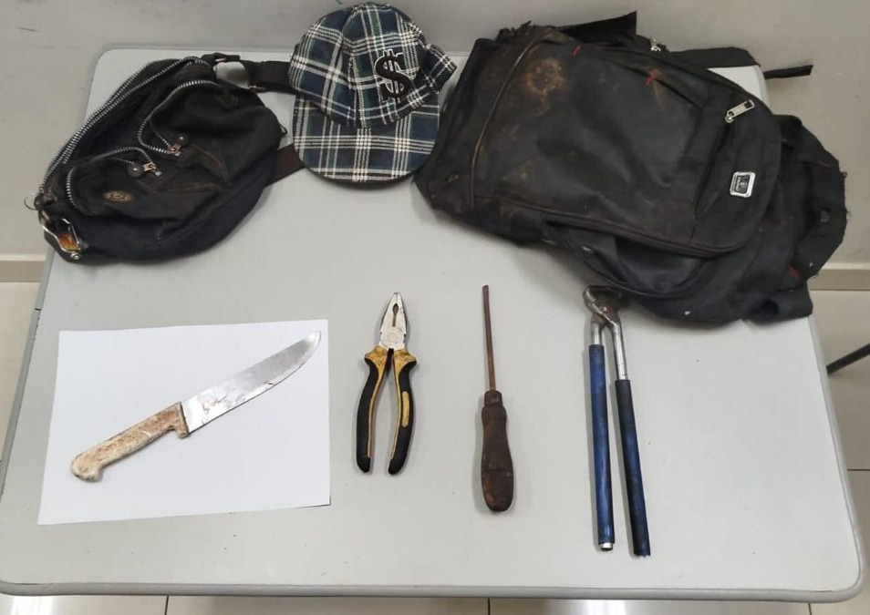 Ladrão invade casa para furtar fios, ameaça morador com faca e acaba preso pela PM no Jardim Brasil