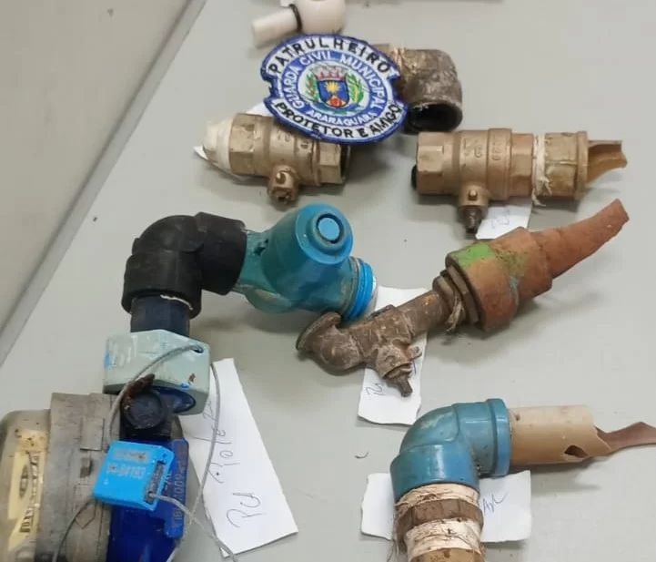 Homem é detido pela GCM por dano ao patrimônio e alega que recebeu “chamado divino” no Centro de Araraquara