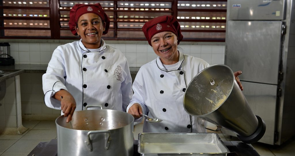 PAT Araraquara abre vagas para oficial de cozinha e serviços gerais; confira a lista