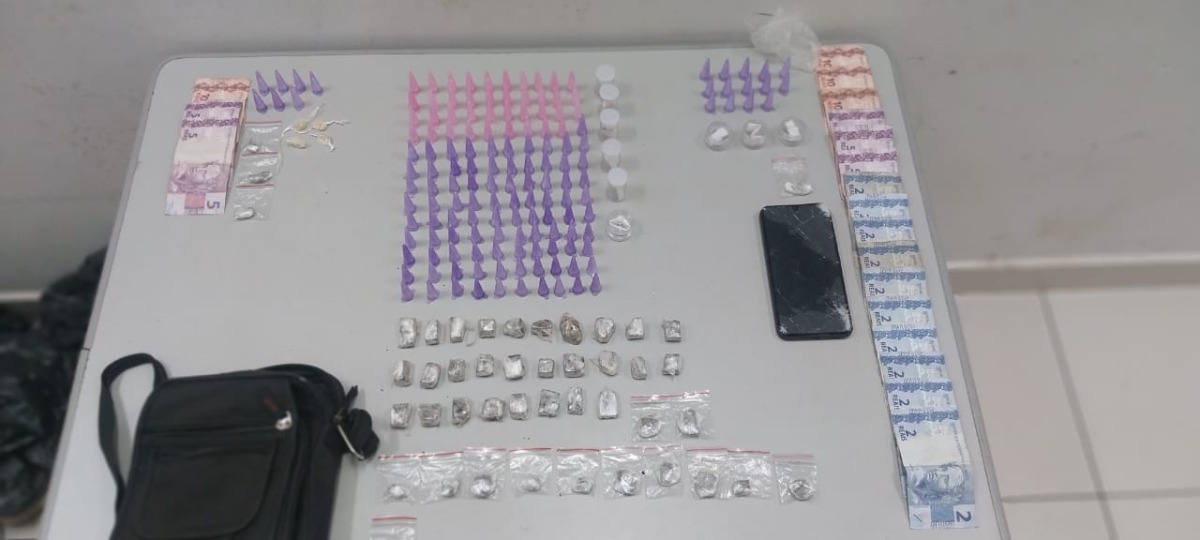 Cocaína, maconha e crack: dupla é presa por tráfico em Araraquara