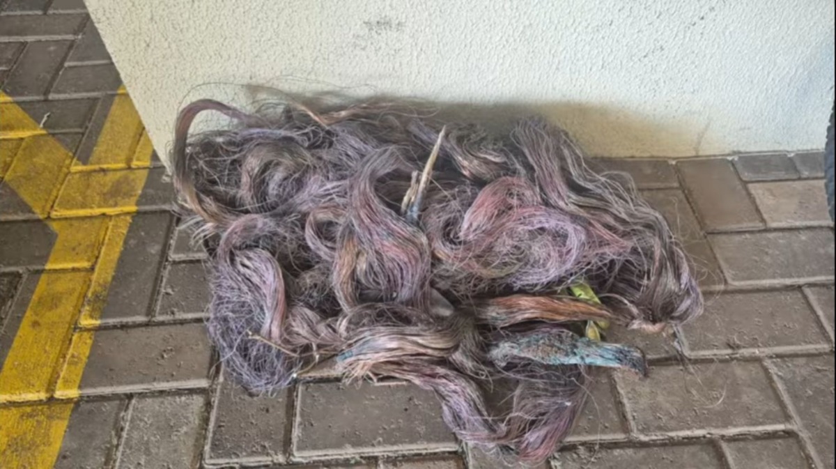 Casal é detido pela PM após serem flagrados queimando fios em praça no Jardim Nova Época