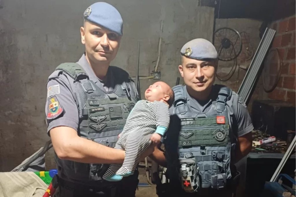 Policiais militares salvam bebê de 1 mês engasgado no Melhado