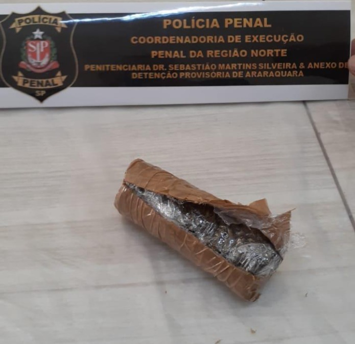 Mulher é presa após tentar entrar com maconha escondida no ânus na Penitenciária de Araraquara