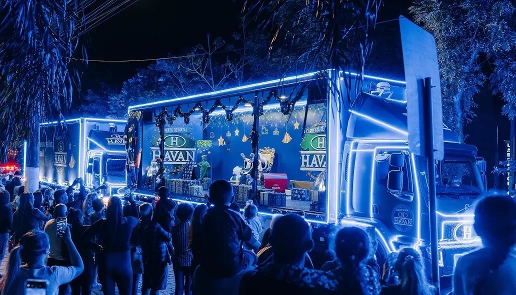 Carreata de Natal da Havan retorna a Araraquara com caminhões iluminados e presença de papai noel
