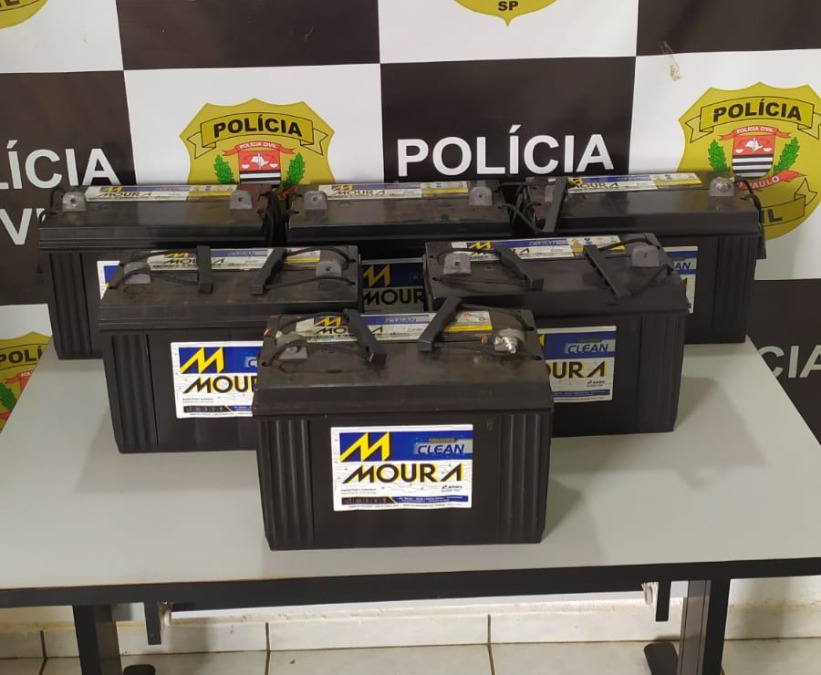 DIG cumpre mandado em ferro-velho e apreende baterias de operadora no Centro de Araraquara