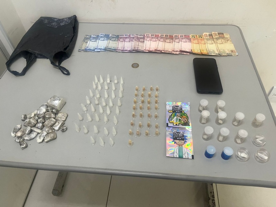 PM flagra e prende dupla com drogas e dinheiro em ponto conhecido no Parque São Paulo