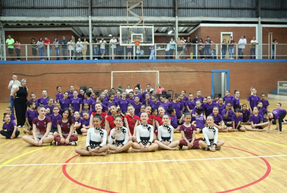 Apresentação de ginástica rítmica reúne grande público em Boa Esperança do Sul