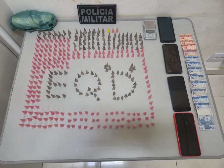 PM apreende 335 pinos de cocaína e prende cinco homens em ponto de tráfico no Jardim São Rafael