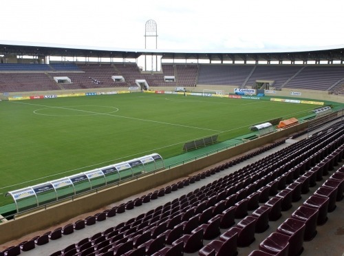 Adolescente de 14 anos é detido após invadir campo para tirar fotos com jogadoras na Arena da Fonte