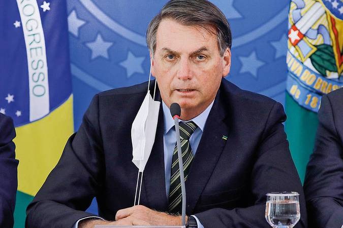 Bolsonaro violou tornozeleira antes de ser preso pela PF, diz Moraes