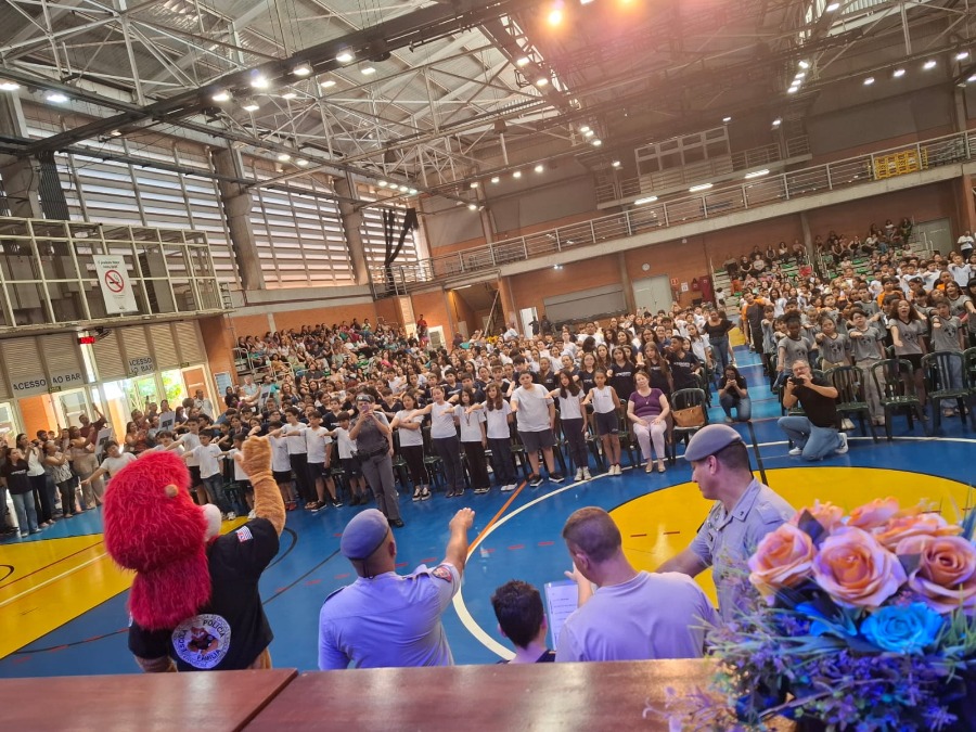 Formatura do PROERD reúne 650 crianças no Sesc Araraquara e reforça prevenção ás drogas e aproximação com a Polícia Militar