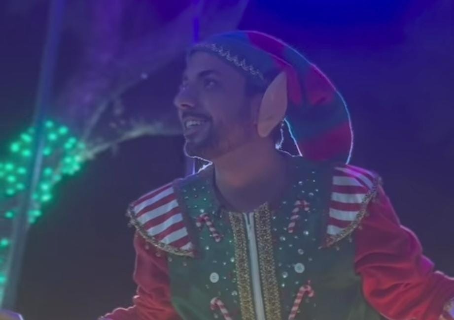 Prefeito vestido de duende viraliza em dia de abertura do Esperança Luz 2025