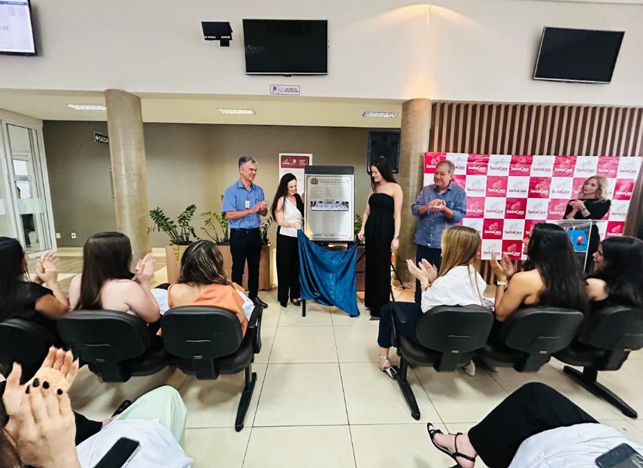 Santa Casa de Araraquara sedia cerimônia de descerramento de placa da turma 22 de medicina da Uniara