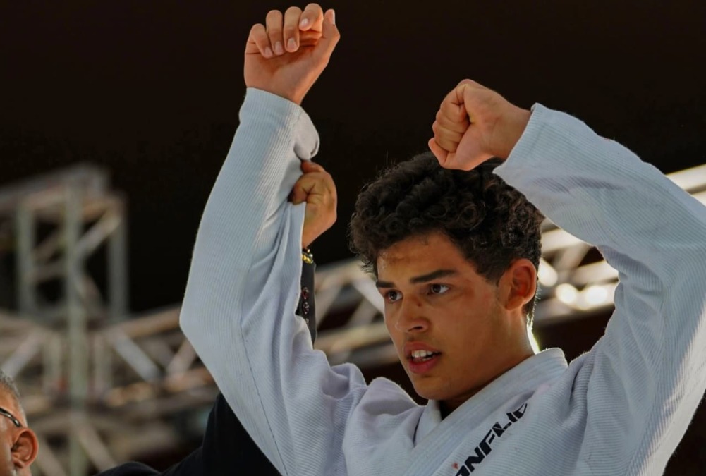 Orgulho: jovem de Araraquara conquista título mundial de Jiu-Jitsu aos 16 anos