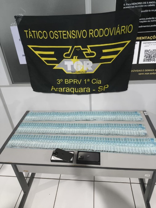 Motociclista é preso pelo TOR na SP-310 após comprar celular com dinheiro falso em Araraquara