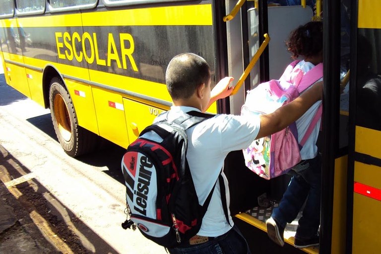 Prefeitura abre cadastro online para transporte escolar gratuito