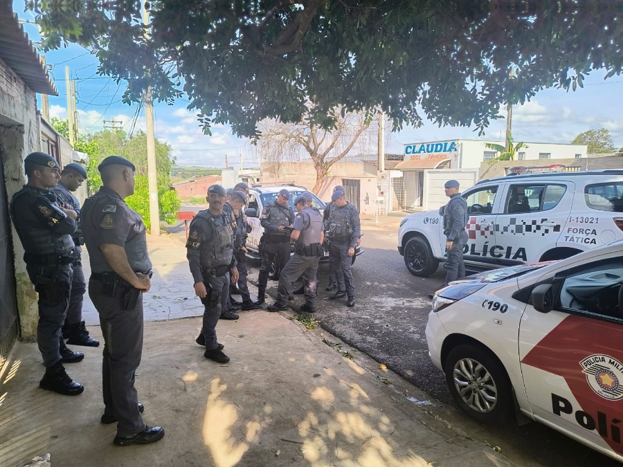Operação surpresa da PM tem prisão de procurado e apreensão de cocaína, crack e maconha em Araraquara