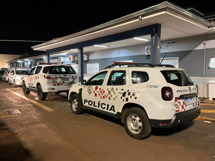 Jovem fica ferido após ser esfaqueado seis vezes durante briga no Yolanda Ópice